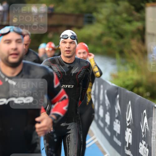 25.08.2024 - Elbe Triathlon Hamburg H.Heesch http://msf.ph/oto/6841412 25.08.2024 08:44:36 Schwimmen 80, 120, 124, 134, 145, 152, 161, 166, 169, 186, 188, 197 meine-sportfotos.de