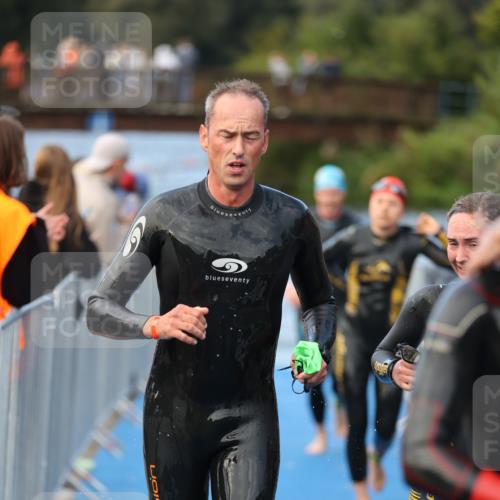 25.08.2024 - Elbe Triathlon Hamburg H.Heesch http://msf.ph/oto/6841453 25.08.2024 08:44:37 Schwimmen 80, 120, 124, 134, 145, 152, 161, 166, 169, 186, 188, 197 meine-sportfotos.de