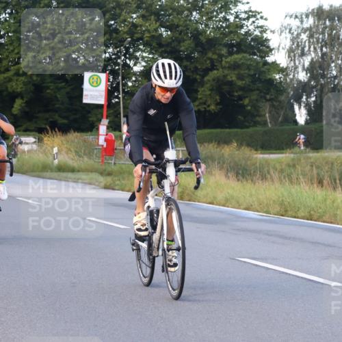 25.08.2024 - Elbe Triathlon Hamburg Fuchs,  Jonas http://msf.ph/oto/6841716 25.08.2024 08:57:56 Radfahren 136, 125, 146, 83 meine-sportfotos.de