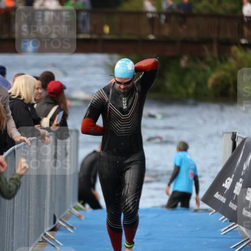25.08.2024 - Elbe Triathlon Hamburg H.Heesch http://msf.ph/oto/6841914 25.08.2024 08:45:10 Schwimmen 168, 169 meine-sportfotos.de