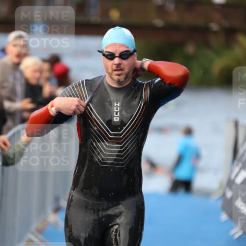 25.08.2024 - Elbe Triathlon Hamburg H.Heesch http://msf.ph/oto/6842003 25.08.2024 08:45:12 Schwimmen 168 meine-sportfotos.de