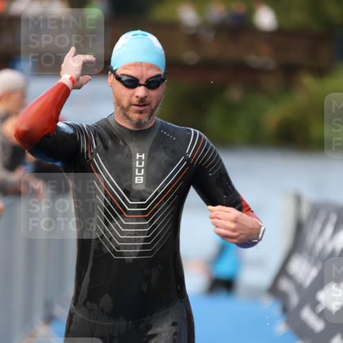 25.08.2024 - Elbe Triathlon Hamburg H.Heesch http://msf.ph/oto/6842028 25.08.2024 08:45:12 Schwimmen 168 meine-sportfotos.de