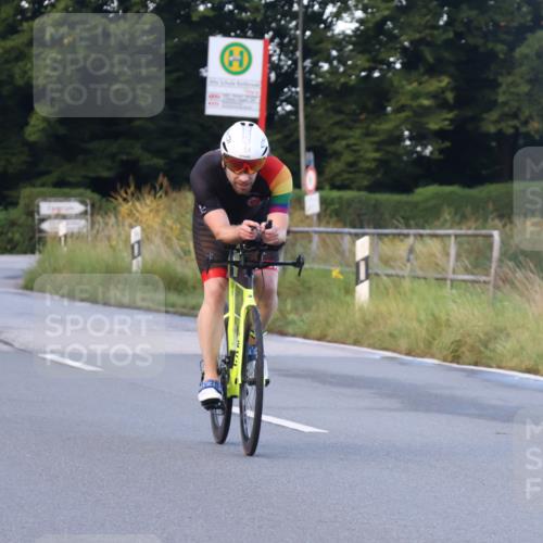 25.08.2024 - Elbe Triathlon Hamburg Fuchs,  Jonas http://msf.ph/oto/6842176 25.08.2024 08:58:42 Radfahren 54, 41, 33 meine-sportfotos.de