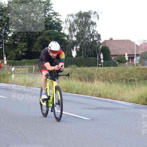 25.08.2024 - Elbe Triathlon Hamburg Fuchs,  Jonas http://msf.ph/oto/6842202 25.08.2024 08:58:42 Radfahren 54, 41, 33 meine-sportfotos.de