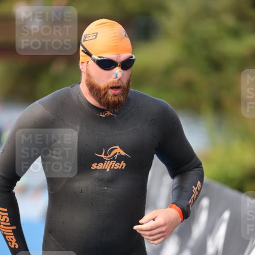 25.08.2024 - Elbe Triathlon Hamburg H.Heesch http://msf.ph/oto/6842203 25.08.2024 08:45:34 Schwimmen 157, 158, 159 meine-sportfotos.de