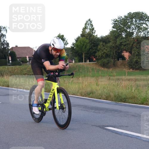 25.08.2024 - Elbe Triathlon Hamburg Fuchs,  Jonas http://msf.ph/oto/6842221 25.08.2024 08:58:43 Radfahren 54, 41, 33 meine-sportfotos.de