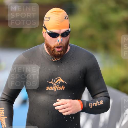 25.08.2024 - Elbe Triathlon Hamburg H.Heesch http://msf.ph/oto/6842231 25.08.2024 08:45:34 Schwimmen 157, 158, 159 meine-sportfotos.de