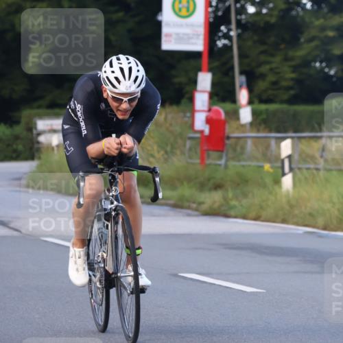 25.08.2024 - Elbe Triathlon Hamburg Fuchs,  Jonas http://msf.ph/oto/6842245 25.08.2024 08:58:45 Radfahren 54, 41, 33 meine-sportfotos.de