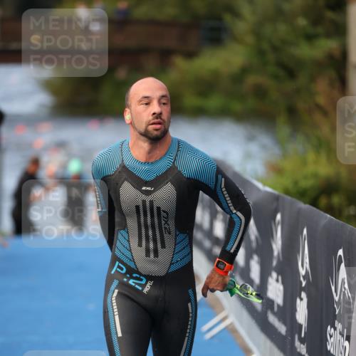25.08.2024 - Elbe Triathlon Hamburg H.Heesch http://msf.ph/oto/6842252 25.08.2024 08:45:41 Schwimmen 126, 157, 158, 159 meine-sportfotos.de