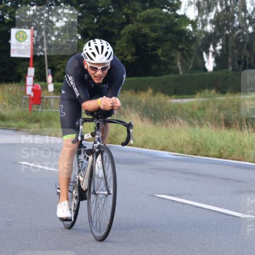 25.08.2024 - Elbe Triathlon Hamburg Fuchs,  Jonas http://msf.ph/oto/6842260 25.08.2024 08:58:46 Radfahren 54, 41, 33 meine-sportfotos.de