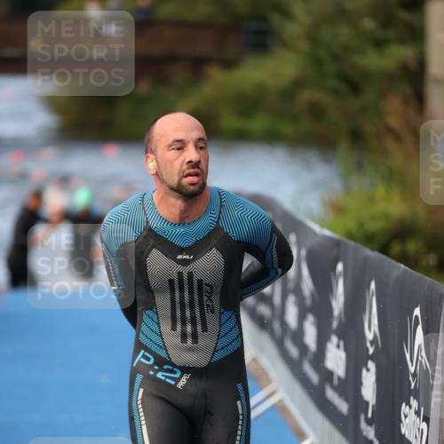 25.08.2024 - Elbe Triathlon Hamburg H.Heesch http://msf.ph/oto/6842268 25.08.2024 08:45:41 Schwimmen 126, 157, 158, 159 meine-sportfotos.de