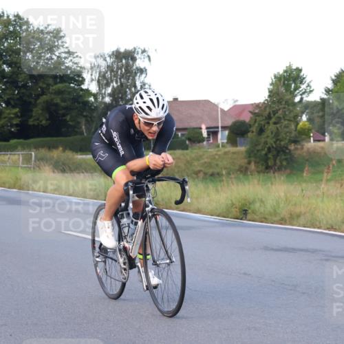 25.08.2024 - Elbe Triathlon Hamburg Fuchs,  Jonas http://msf.ph/oto/6842272 25.08.2024 08:58:46 Radfahren 54, 41, 33 meine-sportfotos.de