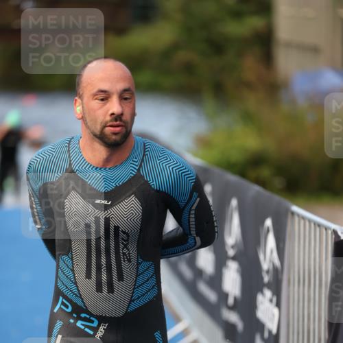 25.08.2024 - Elbe Triathlon Hamburg H.Heesch http://msf.ph/oto/6842303 25.08.2024 08:45:41 Schwimmen 126, 157, 158, 159 meine-sportfotos.de