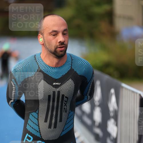 25.08.2024 - Elbe Triathlon Hamburg H.Heesch http://msf.ph/oto/6842325 25.08.2024 08:45:42 Schwimmen 126, 157, 158, 159 meine-sportfotos.de