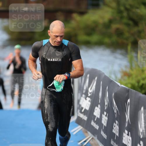 25.08.2024 - Elbe Triathlon Hamburg H.Heesch http://msf.ph/oto/6842375 25.08.2024 08:45:48 Schwimmen 126, 154, 157, 158, 159 meine-sportfotos.de