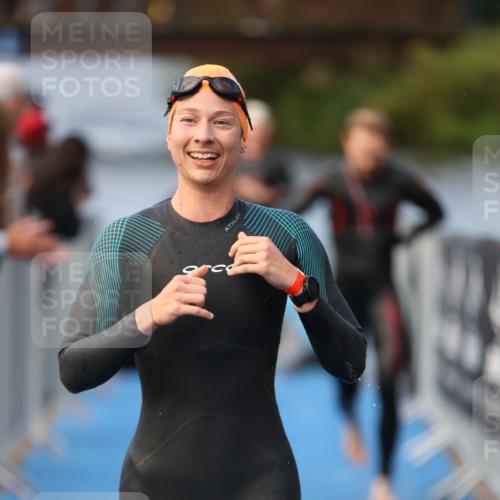 25.08.2024 - Elbe Triathlon Hamburg H.Heesch http://msf.ph/oto/6842959 25.08.2024 08:46:07 Schwimmen 123, 126, 138, 149, 154, 160, 184 meine-sportfotos.de