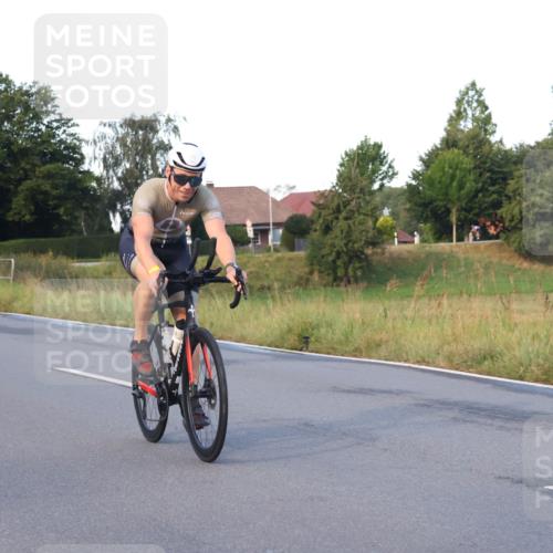 25.08.2024 - Elbe Triathlon Hamburg Fuchs,  Jonas http://msf.ph/oto/6843081 25.08.2024 09:00:20 Radfahren 127, 98, 108 meine-sportfotos.de