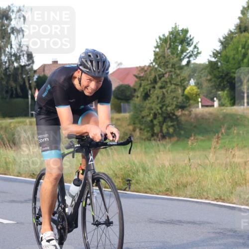 25.08.2024 - Elbe Triathlon Hamburg Fuchs,  Jonas http://msf.ph/oto/6843299 25.08.2024 09:00:35 Radfahren 88, 163, 118, 63 meine-sportfotos.de