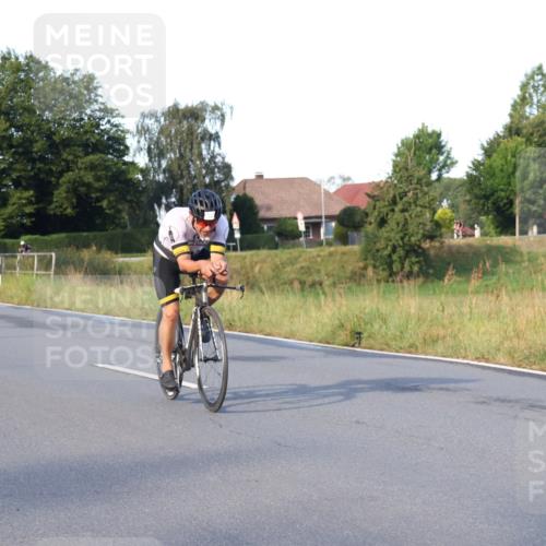 25.08.2024 - Elbe Triathlon Hamburg Fuchs,  Jonas http://msf.ph/oto/6843722 25.08.2024 09:01:36 Radfahren 173, 72, 111 meine-sportfotos.de