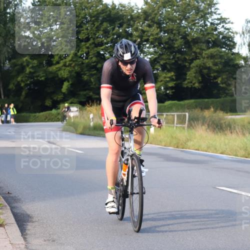 25.08.2024 - Elbe Triathlon Hamburg Fuchs,  Jonas http://msf.ph/oto/6843887 25.08.2024 09:01:51 Radfahren 59 meine-sportfotos.de