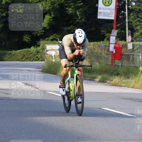 25.08.2024 - Elbe Triathlon Hamburg Fuchs,  Jonas http://msf.ph/oto/6844156 25.08.2024 09:02:39 Radfahren 101 meine-sportfotos.de