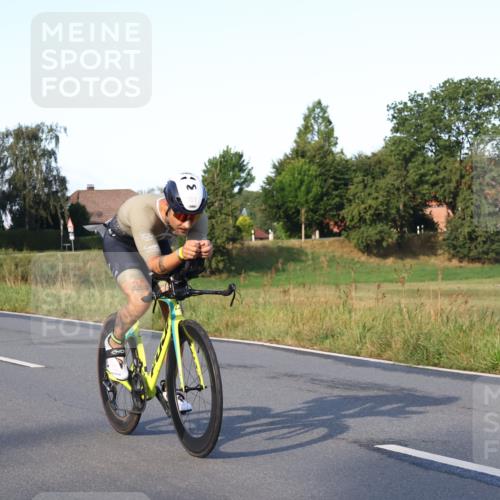 25.08.2024 - Elbe Triathlon Hamburg Fuchs,  Jonas http://msf.ph/oto/6844200 25.08.2024 09:02:40 Radfahren 101 meine-sportfotos.de
