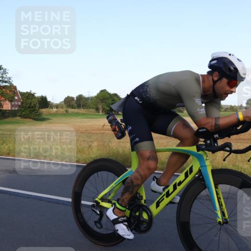 25.08.2024 - Elbe Triathlon Hamburg Fuchs,  Jonas http://msf.ph/oto/6844216 25.08.2024 09:02:41 Radfahren 101 meine-sportfotos.de