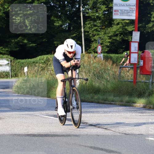 25.08.2024 - Elbe Triathlon Hamburg Fuchs,  Jonas http://msf.ph/oto/6844517 25.08.2024 09:03:55 Radfahren 257 meine-sportfotos.de