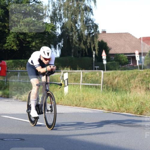 25.08.2024 - Elbe Triathlon Hamburg Fuchs,  Jonas http://msf.ph/oto/6844533 25.08.2024 09:03:55 Radfahren 257 meine-sportfotos.de
