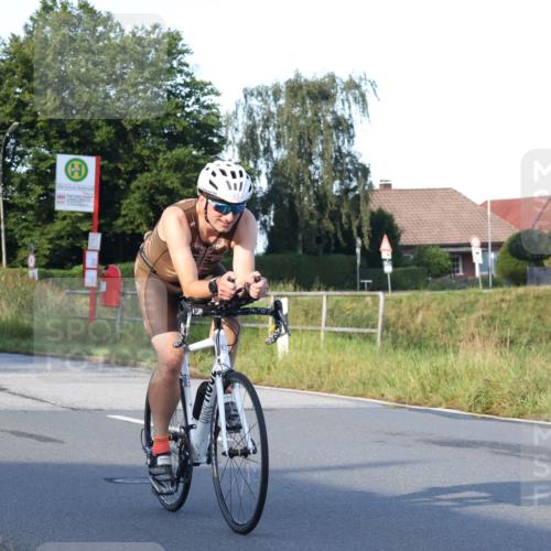 25.08.2024 - Elbe Triathlon Hamburg Fuchs,  Jonas http://msf.ph/oto/6844597 25.08.2024 09:04:00 Radfahren 257, 93, 53, 128 meine-sportfotos.de