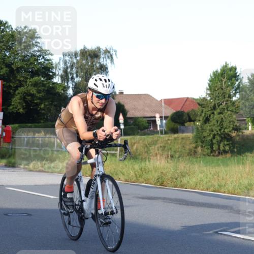 25.08.2024 - Elbe Triathlon Hamburg Fuchs,  Jonas http://msf.ph/oto/6844603 25.08.2024 09:04:01 Radfahren 257, 93, 53, 128 meine-sportfotos.de