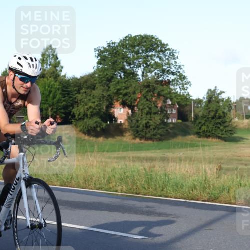 25.08.2024 - Elbe Triathlon Hamburg Fuchs,  Jonas http://msf.ph/oto/6844617 25.08.2024 09:04:01 Radfahren 257, 93, 53, 128 meine-sportfotos.de