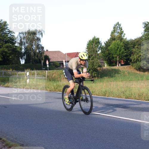 25.08.2024 - Elbe Triathlon Hamburg Fuchs,  Jonas http://msf.ph/oto/6844693 25.08.2024 09:04:10 Radfahren 53, 128, 106 meine-sportfotos.de