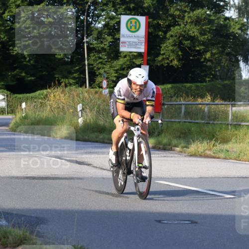 25.08.2024 - Elbe Triathlon Hamburg Fuchs,  Jonas http://msf.ph/oto/6844738 25.08.2024 09:04:28 Radfahren 73 meine-sportfotos.de