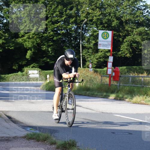 25.08.2024 - Elbe Triathlon Hamburg Fuchs,  Jonas http://msf.ph/oto/6844836 25.08.2024 09:05:00 Radfahren 164 meine-sportfotos.de