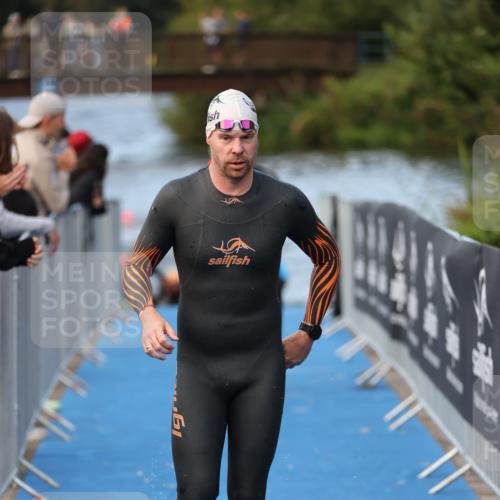 25.08.2024 - Elbe Triathlon Hamburg H.Heesch http://msf.ph/oto/6844858 25.08.2024 08:47:17 Schwimmen 122, 125, 146, 165, 193, 194 meine-sportfotos.de