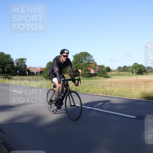 25.08.2024 - Elbe Triathlon Hamburg Fuchs,  Jonas http://msf.ph/oto/6845097 25.08.2024 09:05:50 Radfahren 296 meine-sportfotos.de