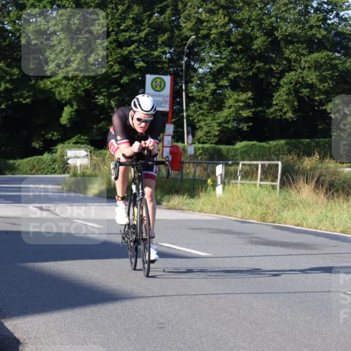 25.08.2024 - Elbe Triathlon Hamburg Fuchs,  Jonas http://msf.ph/oto/6845452 25.08.2024 09:06:38 Radfahren 40, 62, 172 meine-sportfotos.de