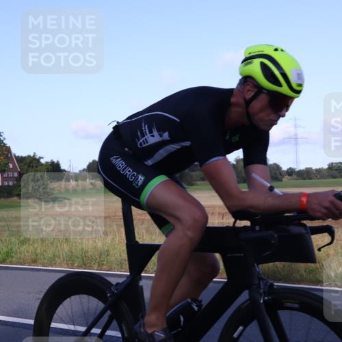 25.08.2024 - Elbe Triathlon Hamburg Fuchs,  Jonas http://msf.ph/oto/6845559 25.08.2024 09:06:51 Radfahren 80, 243, 79 meine-sportfotos.de