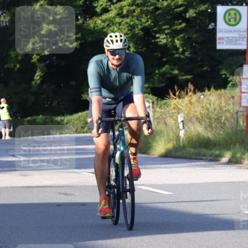 25.08.2024 - Elbe Triathlon Hamburg Fuchs,  Jonas http://msf.ph/oto/6845621 25.08.2024 09:07:00 Radfahren 243, 79, 262 meine-sportfotos.de