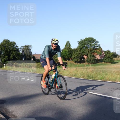 25.08.2024 - Elbe Triathlon Hamburg Fuchs,  Jonas http://msf.ph/oto/6845679 25.08.2024 09:07:02 Radfahren 79, 262, 313 meine-sportfotos.de