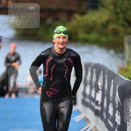 25.08.2024 - Elbe Triathlon Hamburg H.Heesch http://msf.ph/oto/6845706 25.08.2024 08:48:42 Schwimmen 114, 133, 143, 170 meine-sportfotos.de