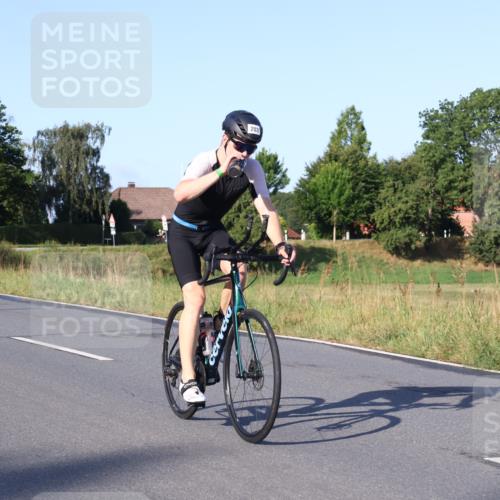 25.08.2024 - Elbe Triathlon Hamburg Fuchs,  Jonas http://msf.ph/oto/6845928 25.08.2024 09:07:26 Radfahren 48, 308, 203, 100, 298, 159 meine-sportfotos.de