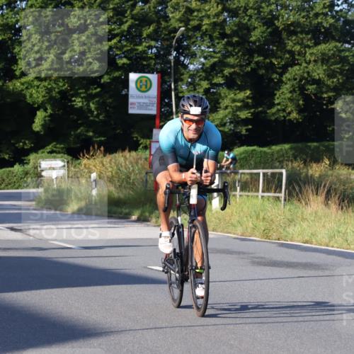 25.08.2024 - Elbe Triathlon Hamburg Fuchs,  Jonas http://msf.ph/oto/6846315 25.08.2024 09:08:01 Radfahren 294, 92, 169, 180, 311, 34 meine-sportfotos.de