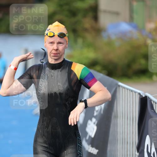 25.08.2024 - Elbe Triathlon Hamburg H.Heesch http://msf.ph/oto/6846346 25.08.2024 08:49:00 Schwimmen 133, 143, 170, 177 meine-sportfotos.de