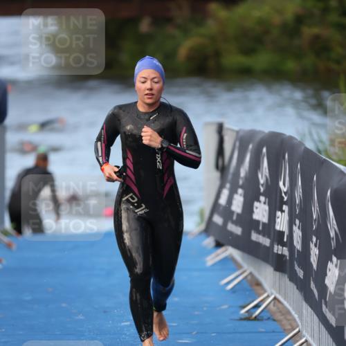 25.08.2024 - Elbe Triathlon Hamburg H.Heesch http://msf.ph/oto/6846417 25.08.2024 08:49:48 Schwimmen 108 meine-sportfotos.de