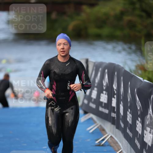 25.08.2024 - Elbe Triathlon Hamburg H.Heesch http://msf.ph/oto/6846423 25.08.2024 08:49:48 Schwimmen 108 meine-sportfotos.de