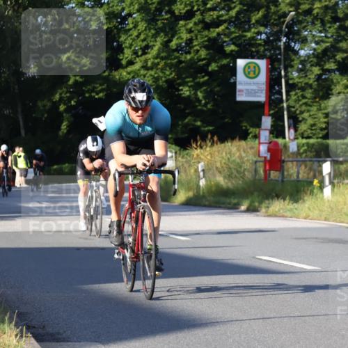 25.08.2024 - Elbe Triathlon Hamburg Fuchs,  Jonas http://msf.ph/oto/6846427 25.08.2024 09:08:10 Radfahren 34, 167, 274, 204, 275 meine-sportfotos.de