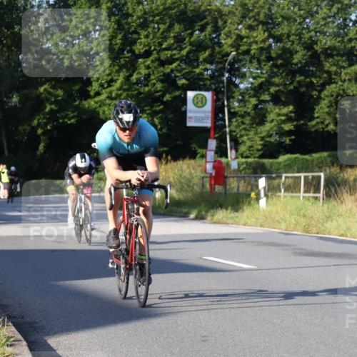 25.08.2024 - Elbe Triathlon Hamburg Fuchs,  Jonas http://msf.ph/oto/6846434 25.08.2024 09:08:10 Radfahren 34, 167, 274, 204, 275 meine-sportfotos.de