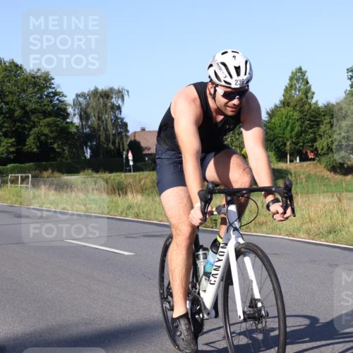 25.08.2024 - Elbe Triathlon Hamburg Fuchs,  Jonas http://msf.ph/oto/6846606 25.08.2024 09:08:18 Radfahren 204, 275, 236, 42, 153 meine-sportfotos.de